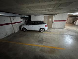 Aparcament cotxe a Nucli Urbà. Plaza de parking para coche pequeño o motos