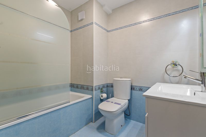 Foto 68e2f778-ab48-4aa3-9708-3dc1303d5df8. Apartament amb calefacció aparcament piscina a La Carihuela - Los Nidos Torremolinos