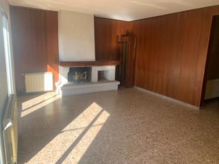 Casa aparellada a Borges Blanques (Les). En venda gran casa amb dues vivendes i garatge