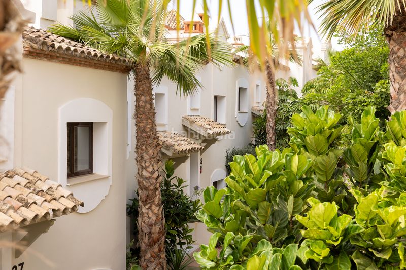 Foto 1d7fd13d-40ee-4454-8926-73d1f2b9e5b6. Casa adossada 230m<sup>2</sup> amb aparcament piscina a Valle Romano Golf Estepona
