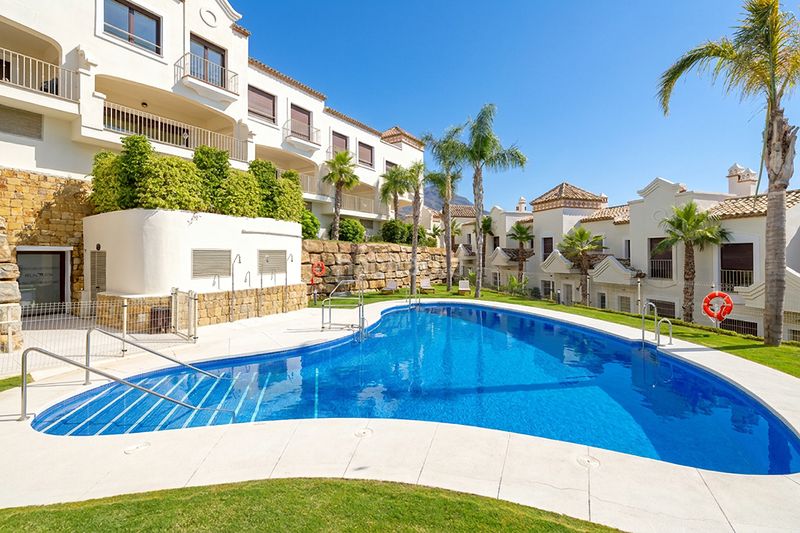 Foto f818a3dc-f46e-4b7a-9400-429c171a2533. Casa adossada 240m<sup>2</sup> amb aparcament piscina a Valle Romano Golf Estepona