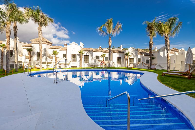 Foto 391a7d27-278e-4605-8d9d-433d228ea6ab. Casa adossada 233m<sup>2</sup> amb aparcament piscina a Valle Romano Golf Estepona