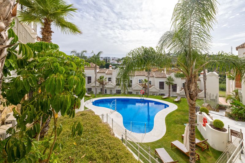 Foto f7f5f706-a8e3-4742-81ac-6fda0ccf446f. Casa adossada 234m<sup>2</sup> amb aparcament piscina a Valle Romano Golf Estepona