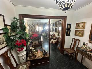 Appartement  Avenida del gran capitán. Piso con gran potencial en pleno centro  4 dormitorios y garaje