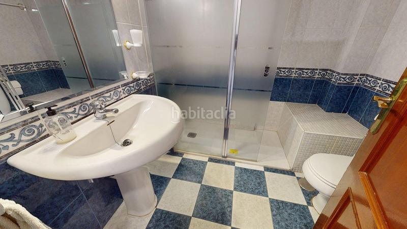 Foto d4a29434-e3ab-4a70-b83b-ac58bc9c5d7b. Casa adosada espaciosa casa adosada con grandes terrazas entre zoco y arroyo del moro en Córdoba