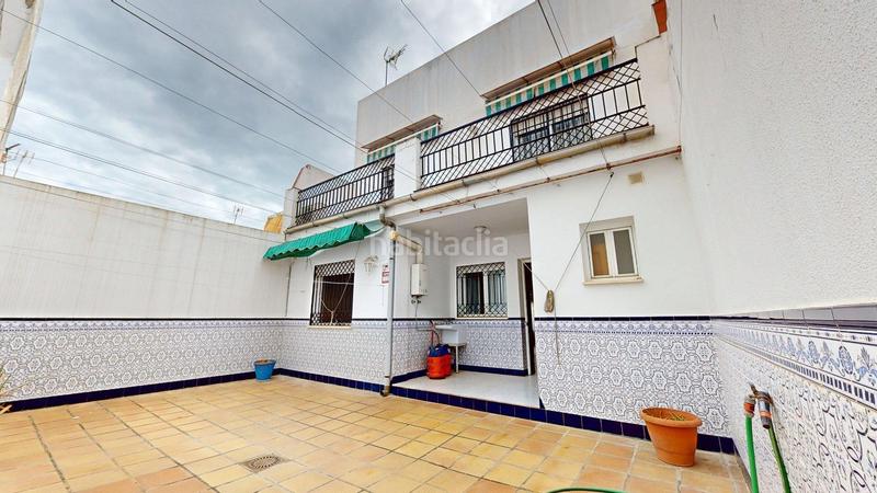 Foto f7f83baa-4776-497b-9ea7-a95f7f0d0866. Casa adosada espaciosa casa adosada con grandes terrazas entre zoco y arroyo del moro en Córdoba