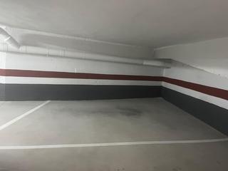 Aparcament cotxe a Pasaje pasaje platero leiva 12. Amplia plaza de garaje en zona arcángel!