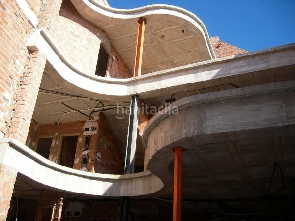 Foto 7b2fba2b-b590-4939-8d9a-0f631fa0c705. Casa amb aparcament a Fernán - Núñez