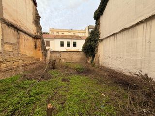 Terreno residencial en Ciudad Jardín - Zoco. Solar urbano en venta en ciudad jardín córdoba  103 m2 con gran