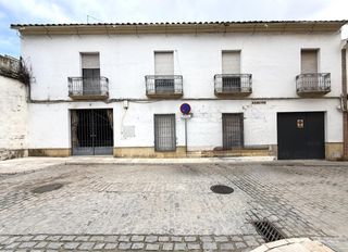Haus  Calle zarcos. Casa con gran parcela y patios en el centro de bujalance  ideal