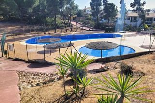 House in Las Jaras. Magnífica vivienda con piscina privada, garaje y vistas a pinare