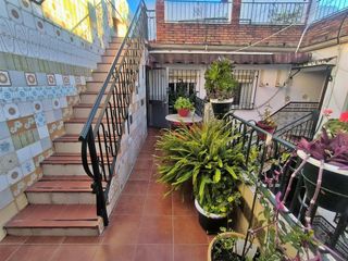 Haus  Calle de juan de ávila. Espacio, versatilidad y potencial en vivienda de dos plantas