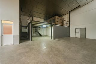 Bâtiment à usage industriel à Palacio. Nave bien situada en avd principal de plg. amargacena