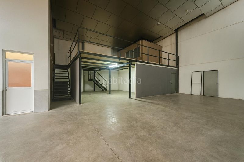 Foto 3cffc219-0244-4044-874c-cddf584cb2bd. Nau industrial a Palacio Madrid