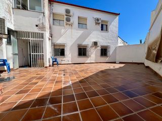 Pis a Villafranca de Córdoba. Amplio piso con patio y todo amueblado en villafranca