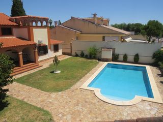 House in Peñarroya - Pueblonuevo. Exclusiva vivienda de alto nivel con piscina y más de 1.200 m2 d