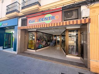 Business premise in Carlota (La). Amplio local comercial de 517 m2 en una ubicación estratégica de