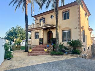Masía  Puesta riego lagar rubio. Vivienda con terreno, piscina y nave en avenida del aeropuerto