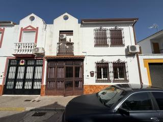 Casa  Calle moreras. Oportunidad en fuente palmera! casa adosada con amplios espacios