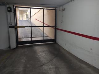 Aparcament cotxe  Tenor pedro lavirgen. Amplia plaza de garaje junto a la estación  para coche grande!
