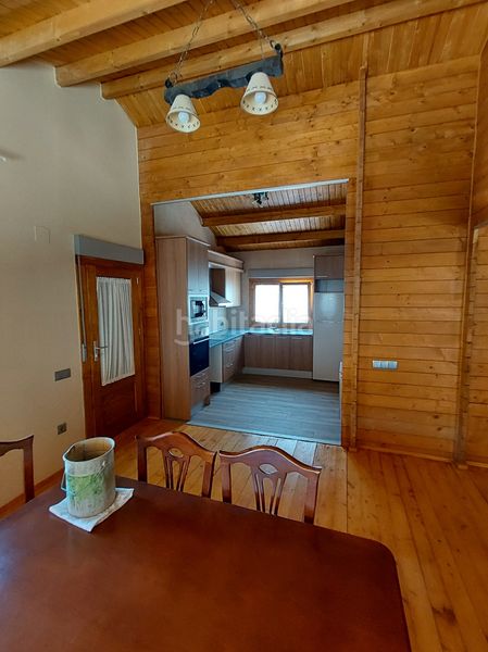 Foto 4d00cf1d-b804-4434-a3fb-0239dd03eb2c. Miete chalet in avenida soledad 33 in Villalbilla pueblo Villalbilla