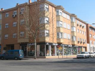 Location Parking voiture en Avenida de la alcarria 12. Plaza de aparcamiento grande.