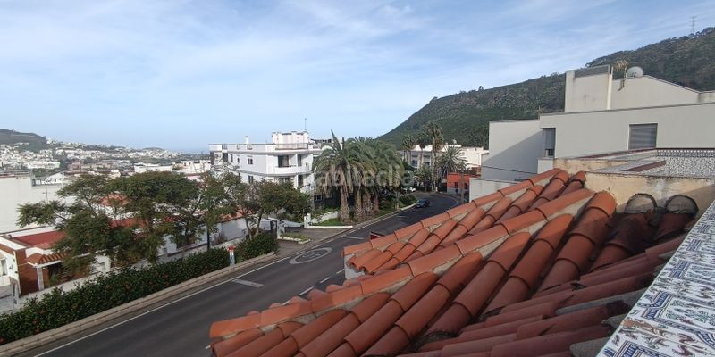 Foto b833fa29-29ea-445d-bb22-250b10ab970a. Casa amb aparcament a Los Portales - Visvique Arucas