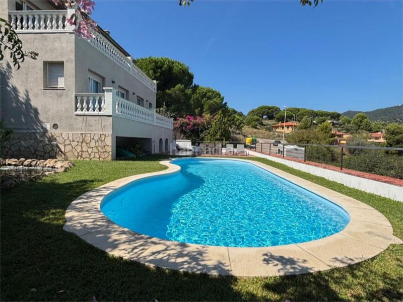 Foto 5053562b-c5ee-42ec-b1c5-14a749cdf83b. Casa amb aparcament a Calella