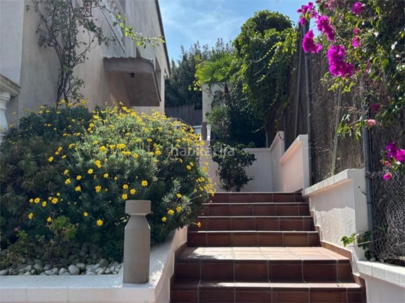 Foto f565b9c8-b6d8-4a0d-8672-5c879b53cf4b. Casa amb aparcament a Calella