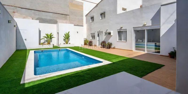 Foto ba238a64-65e8-434d-8536-dd0547ce12ed. Casa amb aparcament a Natzaret Valencia