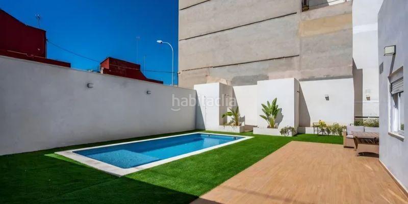 Foto e5cc80ba-db26-493f-83f0-084df396f53b. Casa amb aparcament a Natzaret Valencia