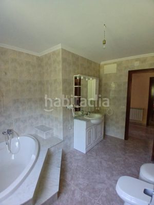 Foto 4bae03f1-6ed8-4afa-9783-d3f61390fbd2. Casa amb aparcament a Tui
