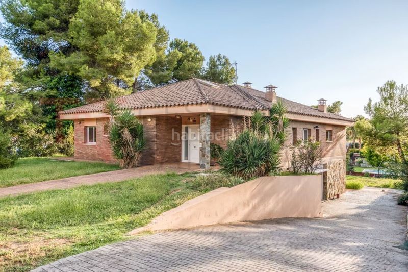 Foto b3f61e10-2627-476d-81c5-0750da79593e. Casa amb aparcament a Castellarnau Sabadell