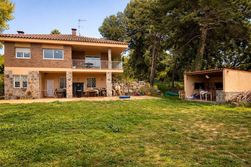 Foto cbbd2508-e337-4f79-a4df-68c4920f36cb. Casa amb aparcament a Castellarnau Sabadell