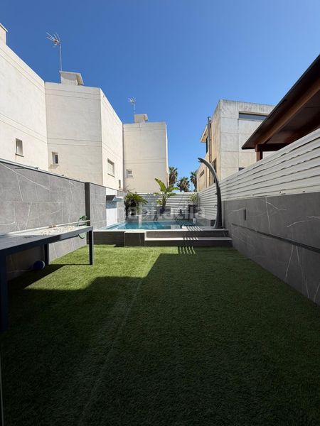 Foto a5447658-4828-46a6-b43a-2f31f78fbf0e. Casa adossada amb aparcament a Daimús