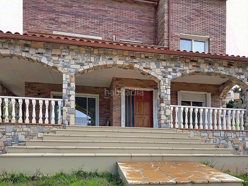 Foto 3ea10f56-7731-4a1d-a503-4bb65fbc2b80. Casa amb aparcament a Masquefa
