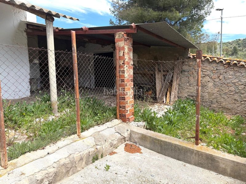 Foto 35b378b2-c45a-4f3a-883c-77f512816f61. Masia amb aparcament a Comares