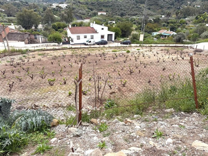 Foto bc2d22df-2363-42c1-a52e-1288b02e01c8. Masia amb aparcament a Comares