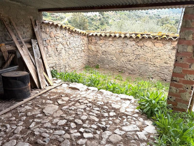 Foto ee6d3ec2-ab4f-464d-a5ab-0491f0477e45. Masia amb aparcament a Comares