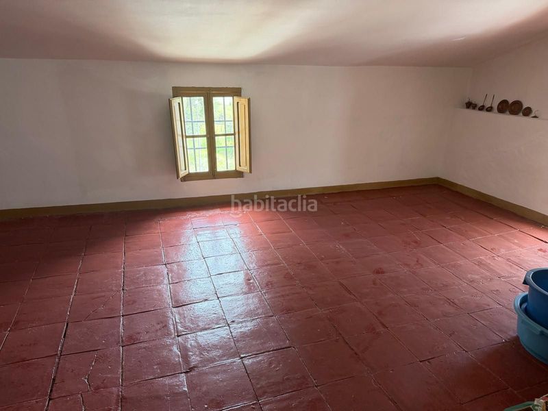 Foto f02029d3-efee-4bfa-84a5-d95536d98a26. Masia amb aparcament a Comares