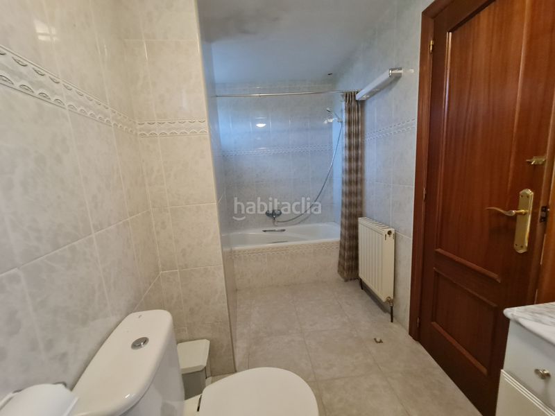 Foto 134f4dc5-6884-4e5a-9cc1-5ac6fe2d36c2. Casa amb aparcament a Navacarros