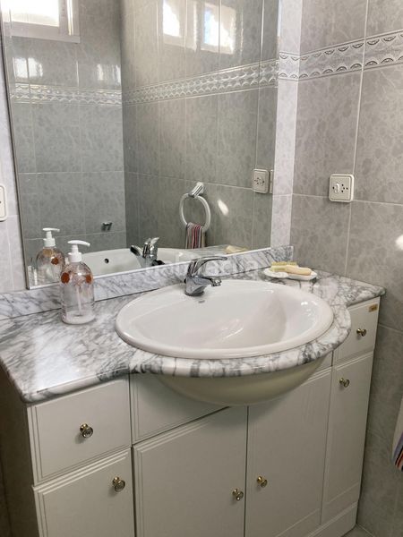 Foto 85b70b6c-4f17-4138-a50b-80347f894416. Casa amb aparcament a Navacarros