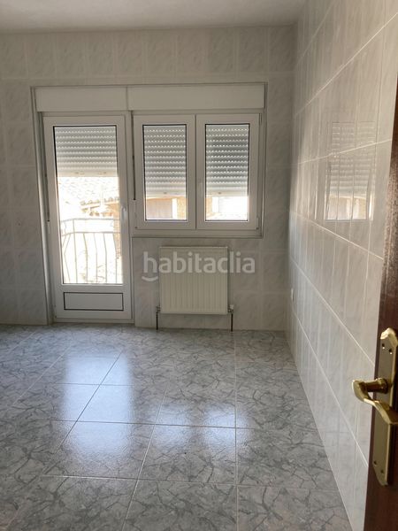 Foto b802fa29-0faa-40fe-98af-1f9c65f2c468. Casa amb aparcament a Navacarros