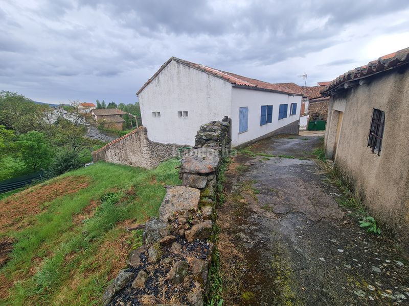 Foto bca21da7-1275-476e-ac53-cea2d2c83688. Casa amb aparcament a Navacarros