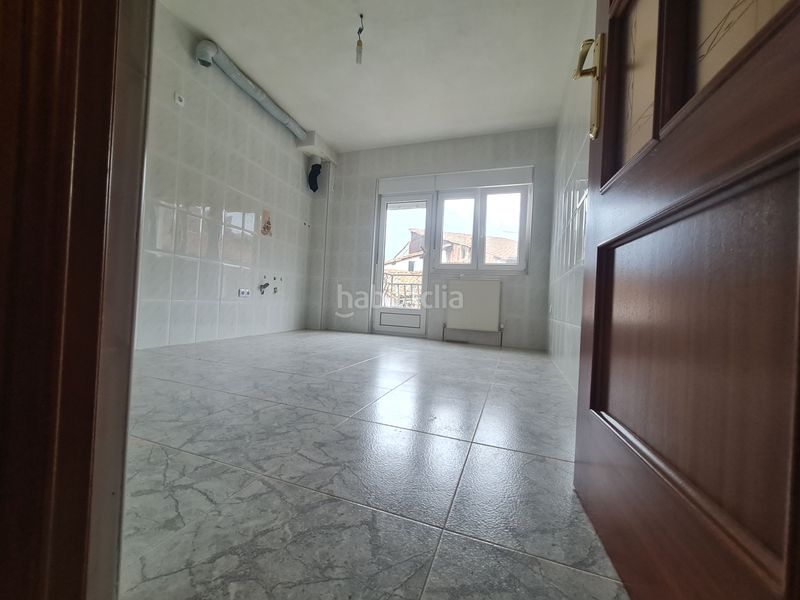 Foto bd1e033c-b66f-4599-b4cb-ec06da11d086. Casa amb aparcament a Navacarros