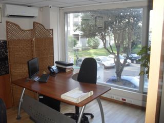Local Comercial en Avenida ALCALDE GREGORIO ESPINO