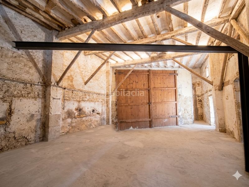 Foto f0d31019-d995-42d2-8fbd-23eefe88516e. Masia amb aparcament a Calaceite