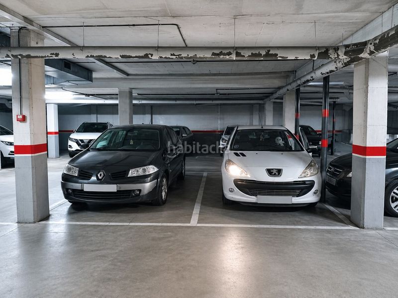 Foto 6200f7e7-63fe-49ec-8646-b603ba48d256. Parking coche en Eixample Sabadell