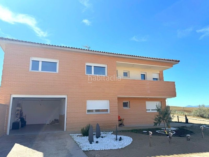 Foto 2759d625-4bd0-4487-b06f-59ec51edd239. Casa amb aparcament a Layos