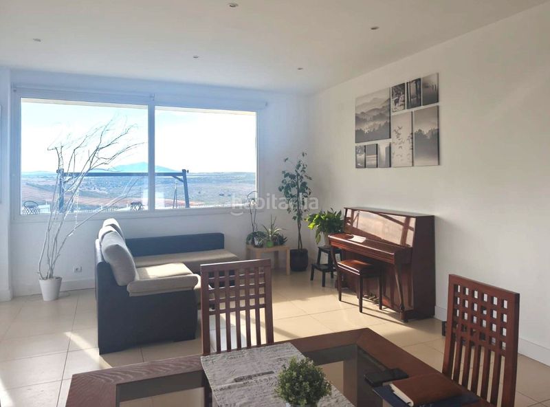 Foto 4db0f806-51b2-4c41-9c76-736d656da05a. Casa amb aparcament a Layos